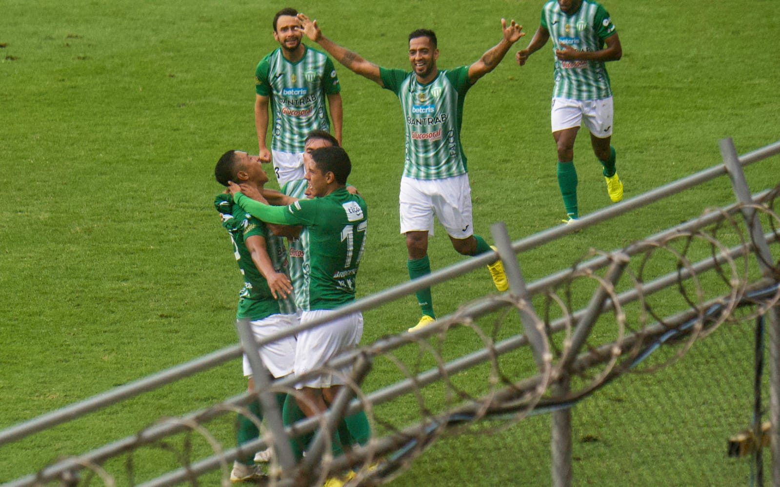 Una anotación de Carlos Mejía le dio el triunfo a Antigua GFC. Foto Prensa Libre (Esbin García)