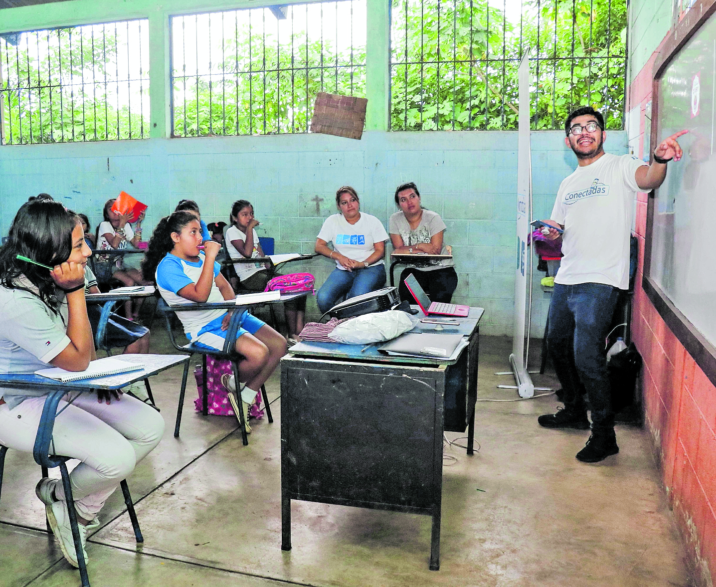 Pocas son las posibilidades de que los estudiantes que pierden el grado se inscriban al año siguiente. (Foto Prensa Libre: Hemeroteca PL)