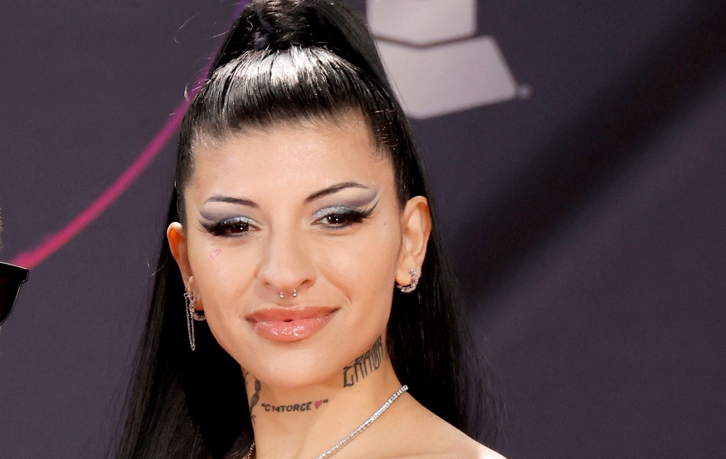 Cazzu confiesa que se ha sentido discriminada por su apariencia y que pronto comprará una casa