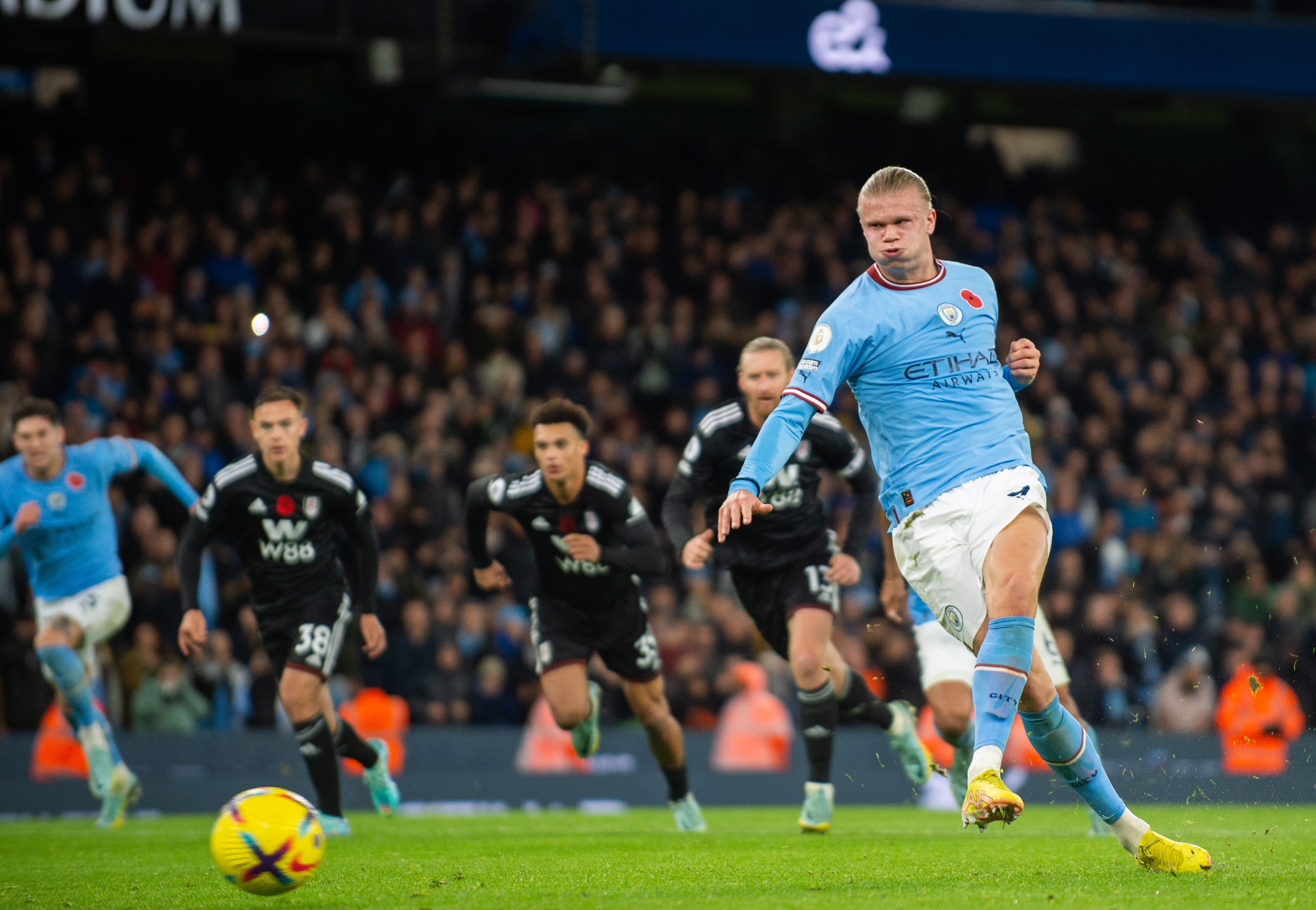 Erling Haaland anotó en los minuto finales para darle la victoria al Manchester City. Foto Prensa Libre (EFE)