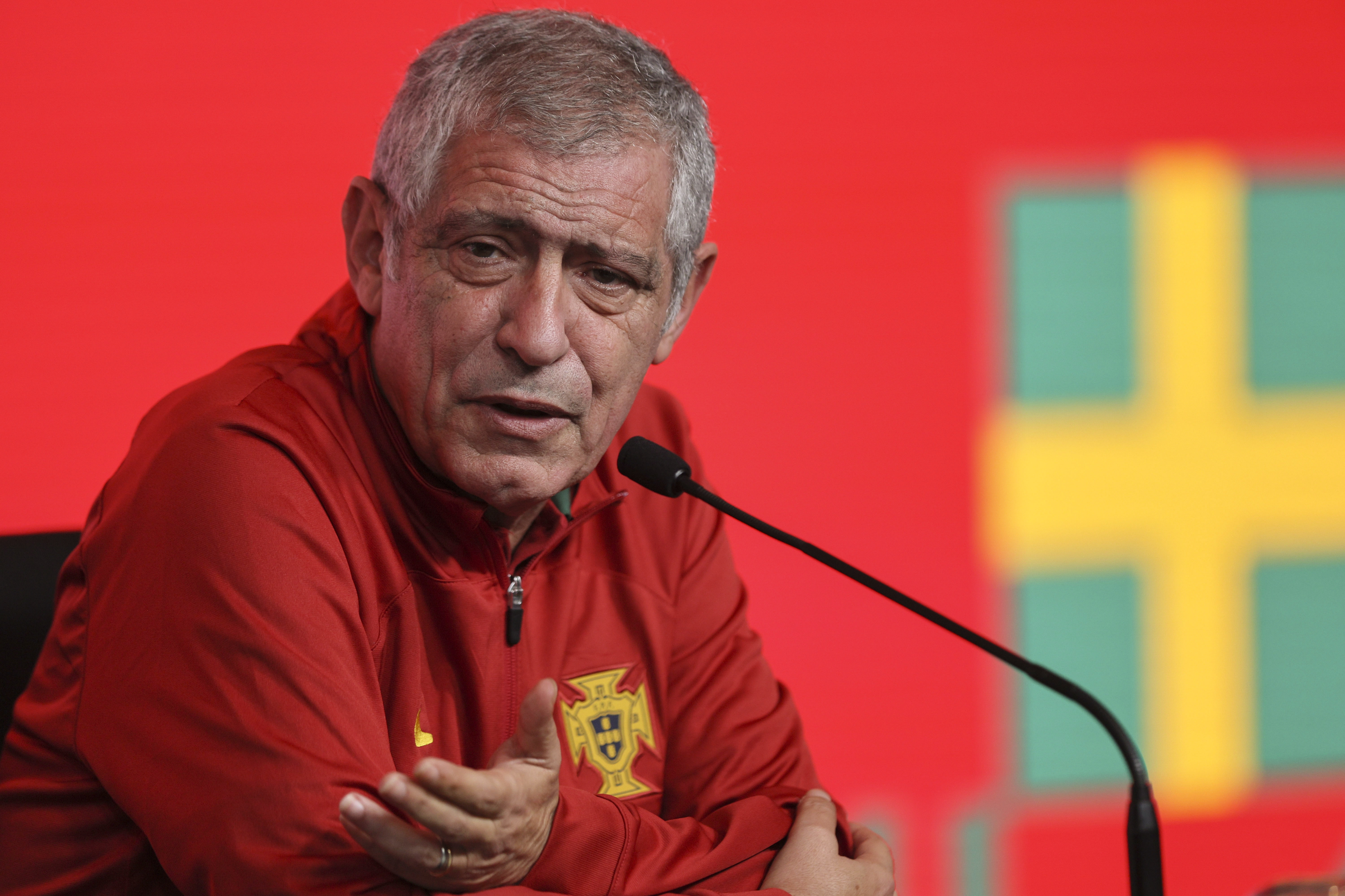 Fernando Santos, entrenador de la selección de Portugal, en conferencia de prensa. (Foto Prensa Libre: EFE)