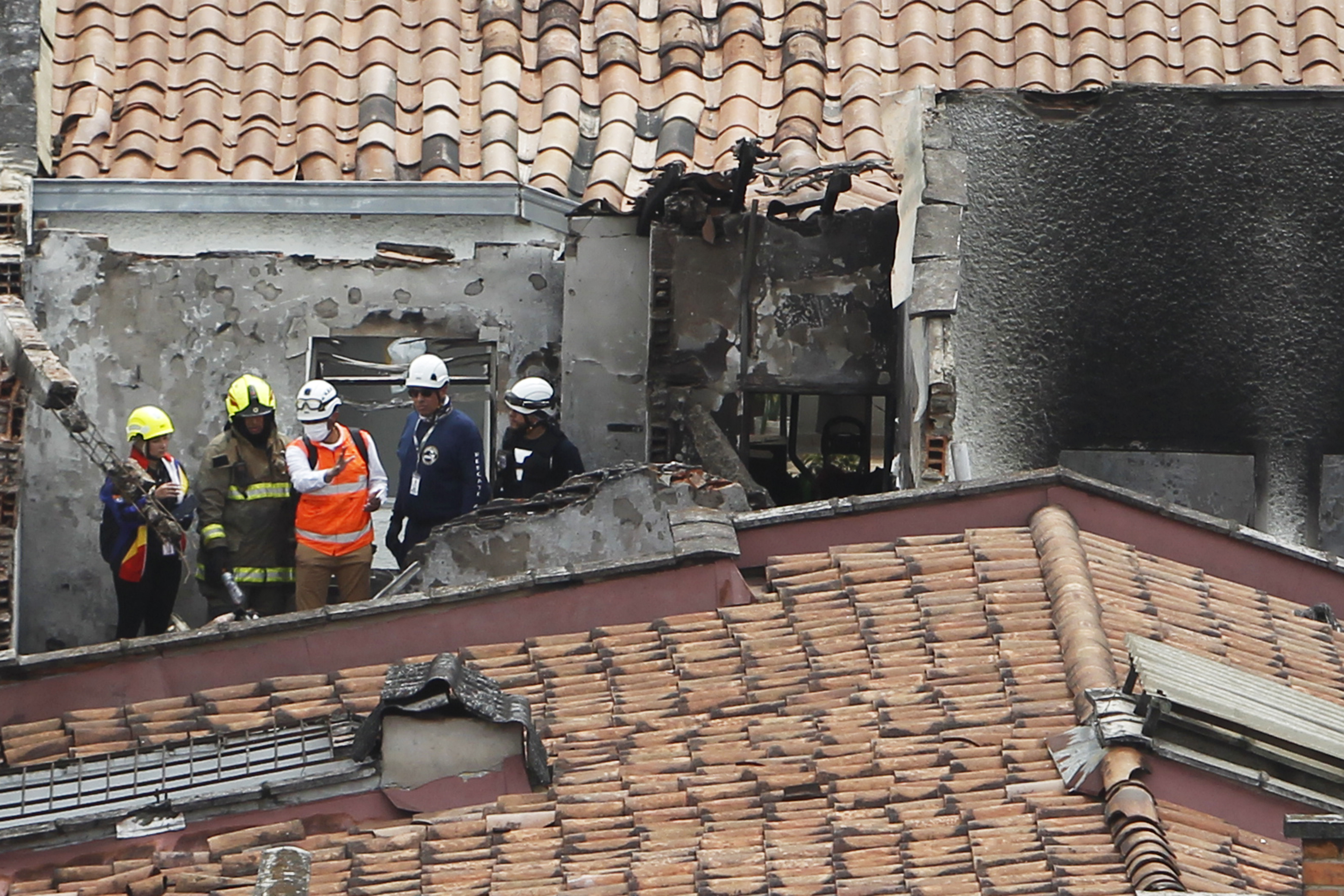 Lugar donde se estrelló la avioneta en Medellín, Colombia. (Foto Prensa Libre: EFE)