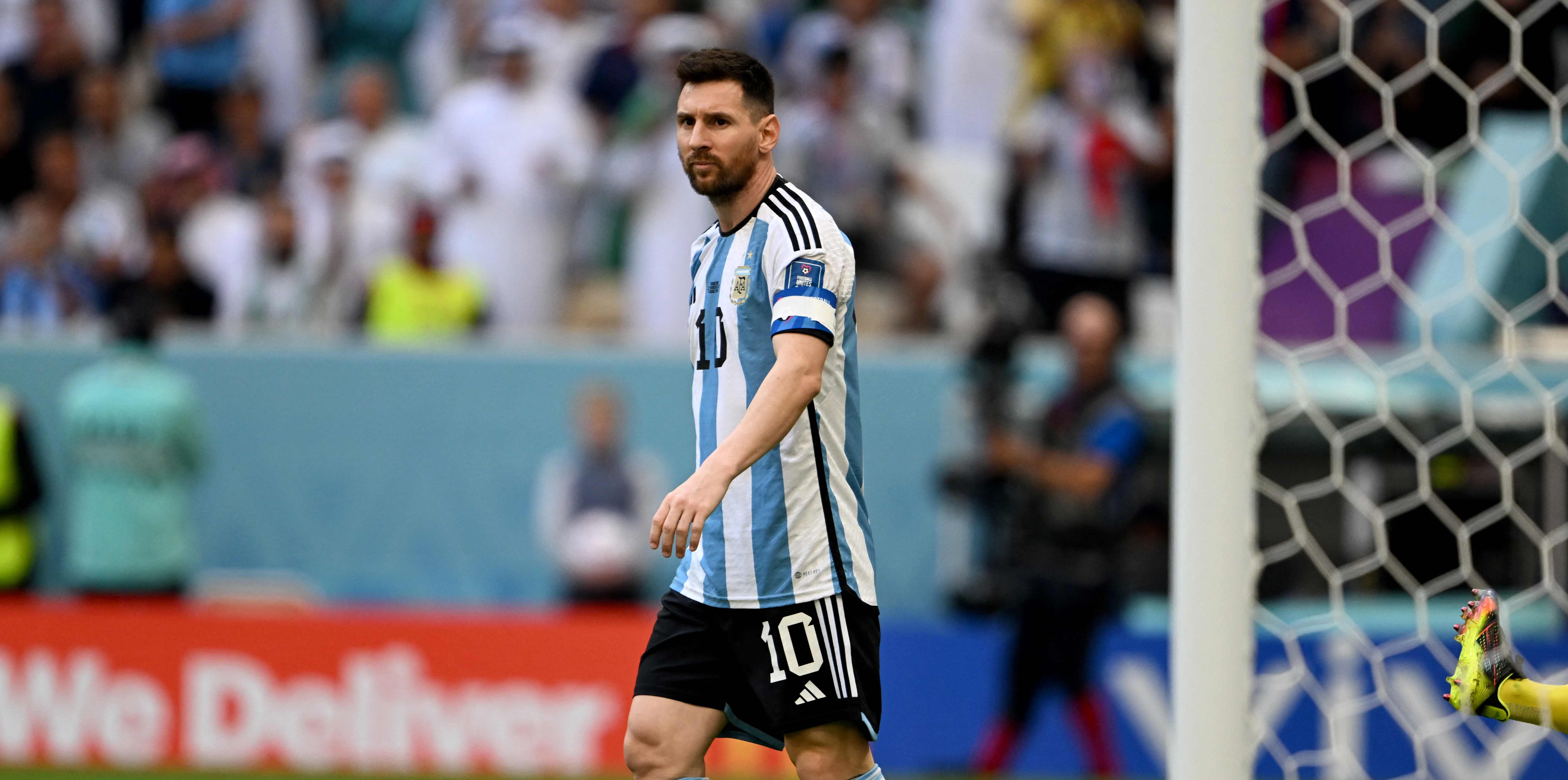 Messi durante el partido ante Arabia Saudita que Argentina terminó perdiendo por 2 goles a 1. Foto Prensa Libre (AFP)