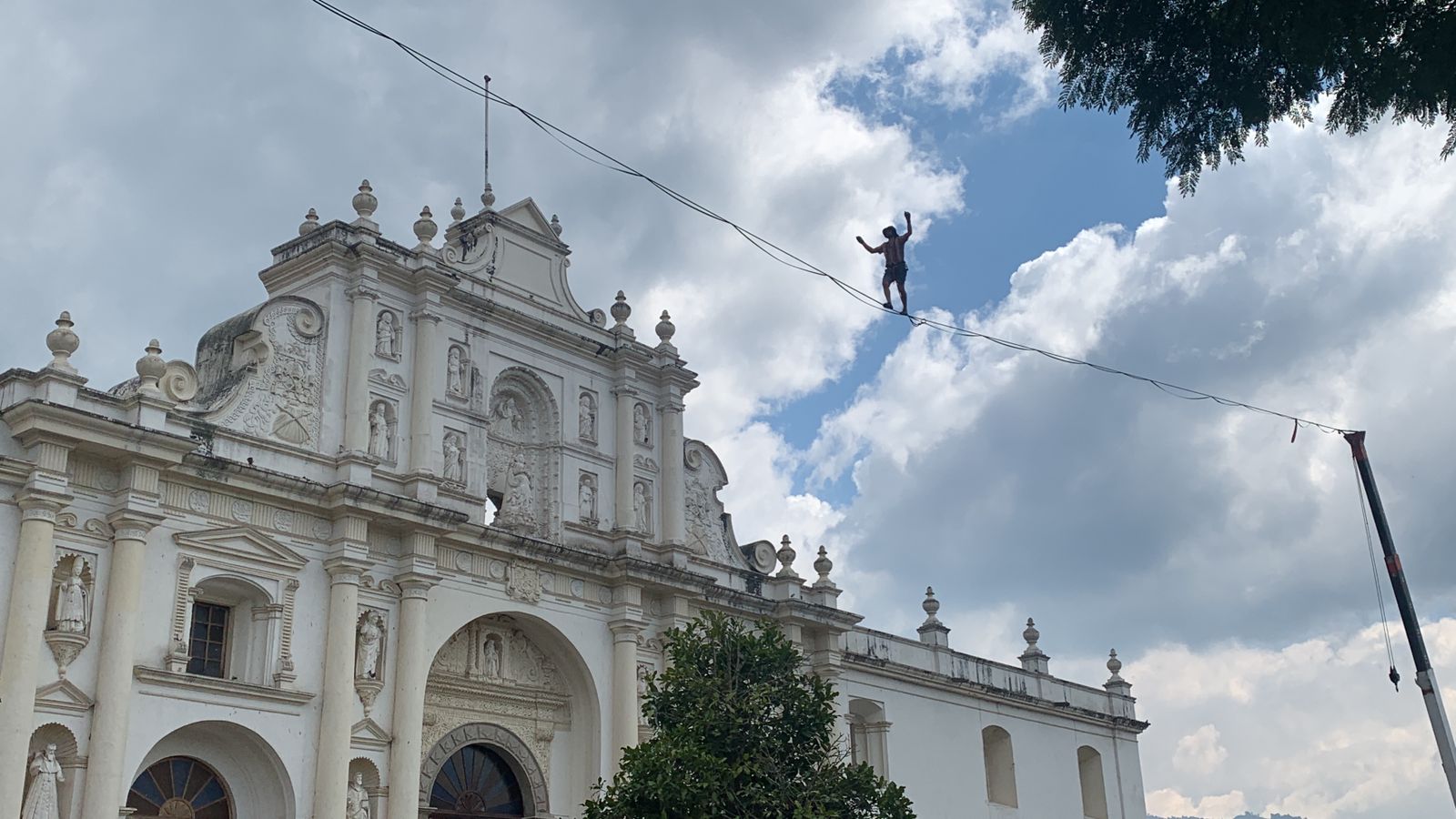 Slackline en Antigua Guatemala.