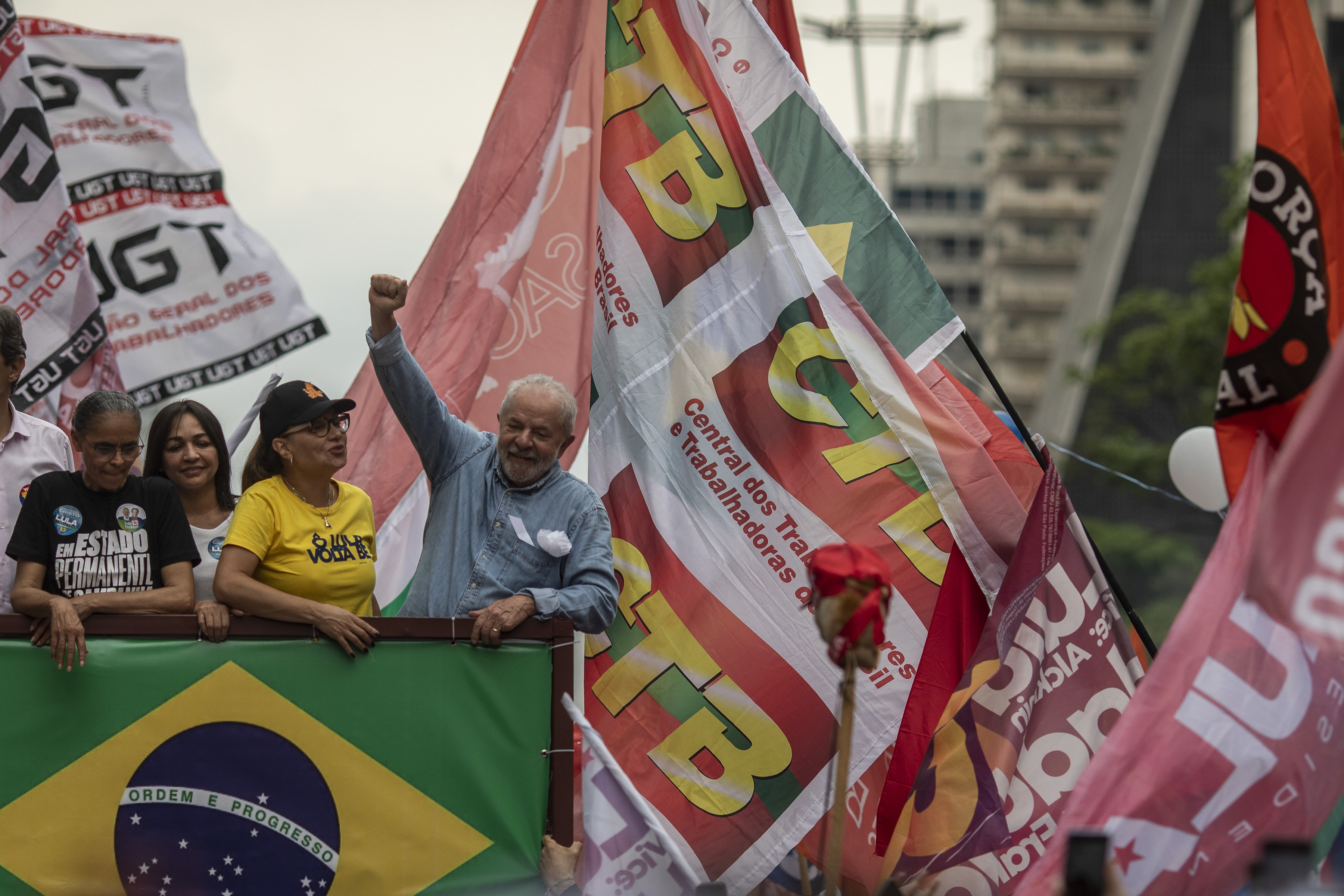 Luiz Inácio Lula da Silva, ahora presidente electo de Brasil, en un acto de campaña en São Paulo el sábado 29 de octubre de 2022. (Foto Prensa Libre: Victor Moriyama/The New York Times)