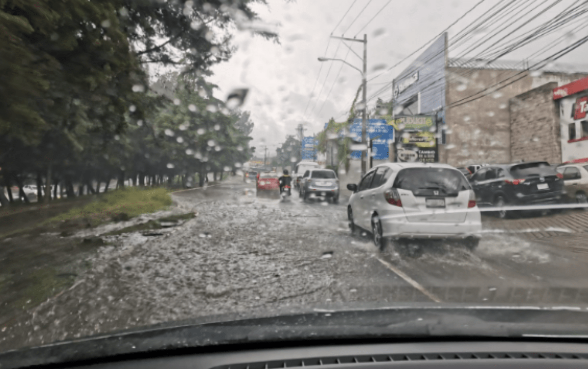 Lluvia en Mixco