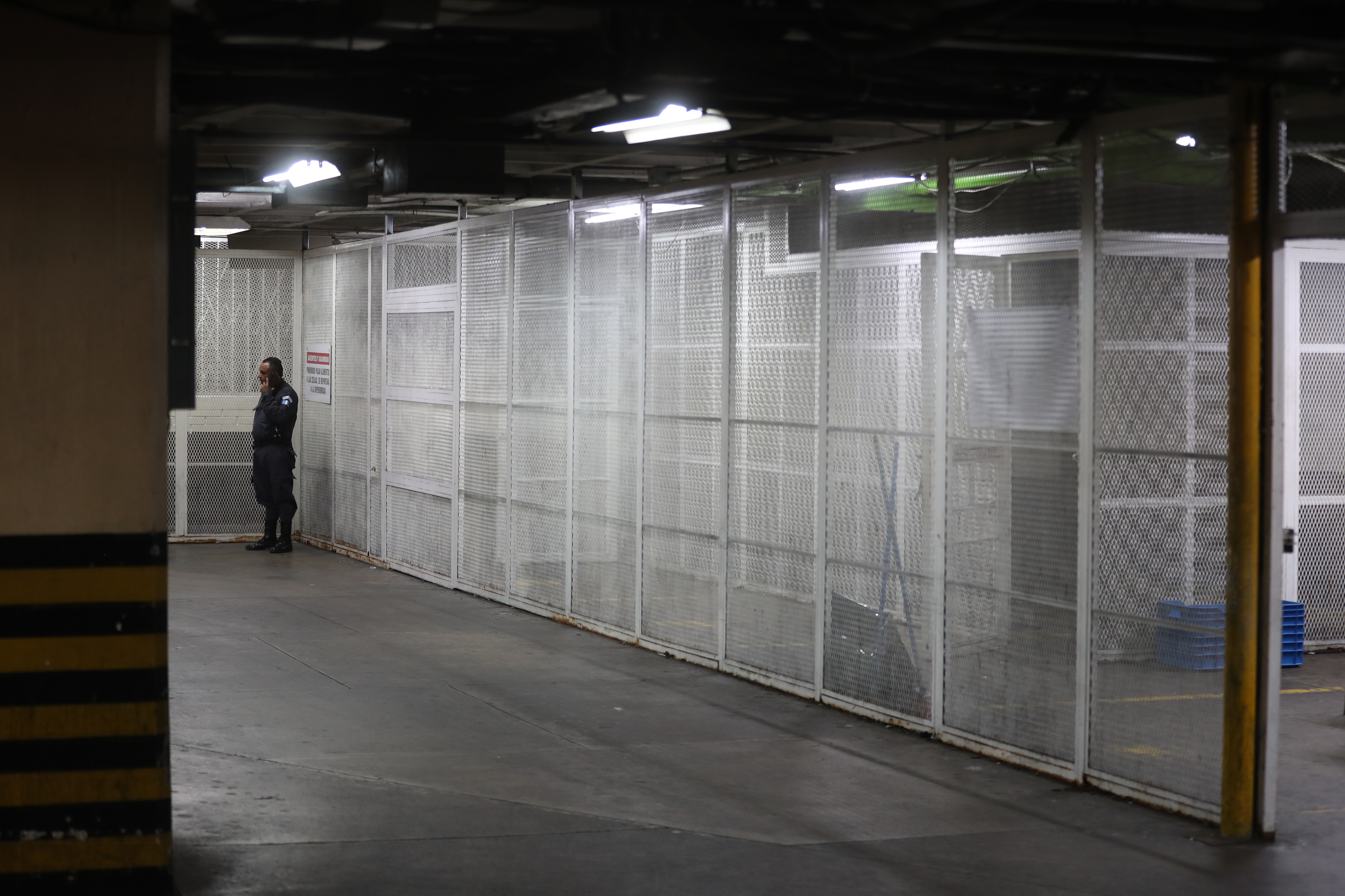 En una de las carceletas de la Torre de Tribunales supuestamente se suicidó Eugenio Abraham Cac Che, de 23 años, sindicado del homicidio culposo de su mamá. (Foto Prensa Libre: Hemeroteca PL).