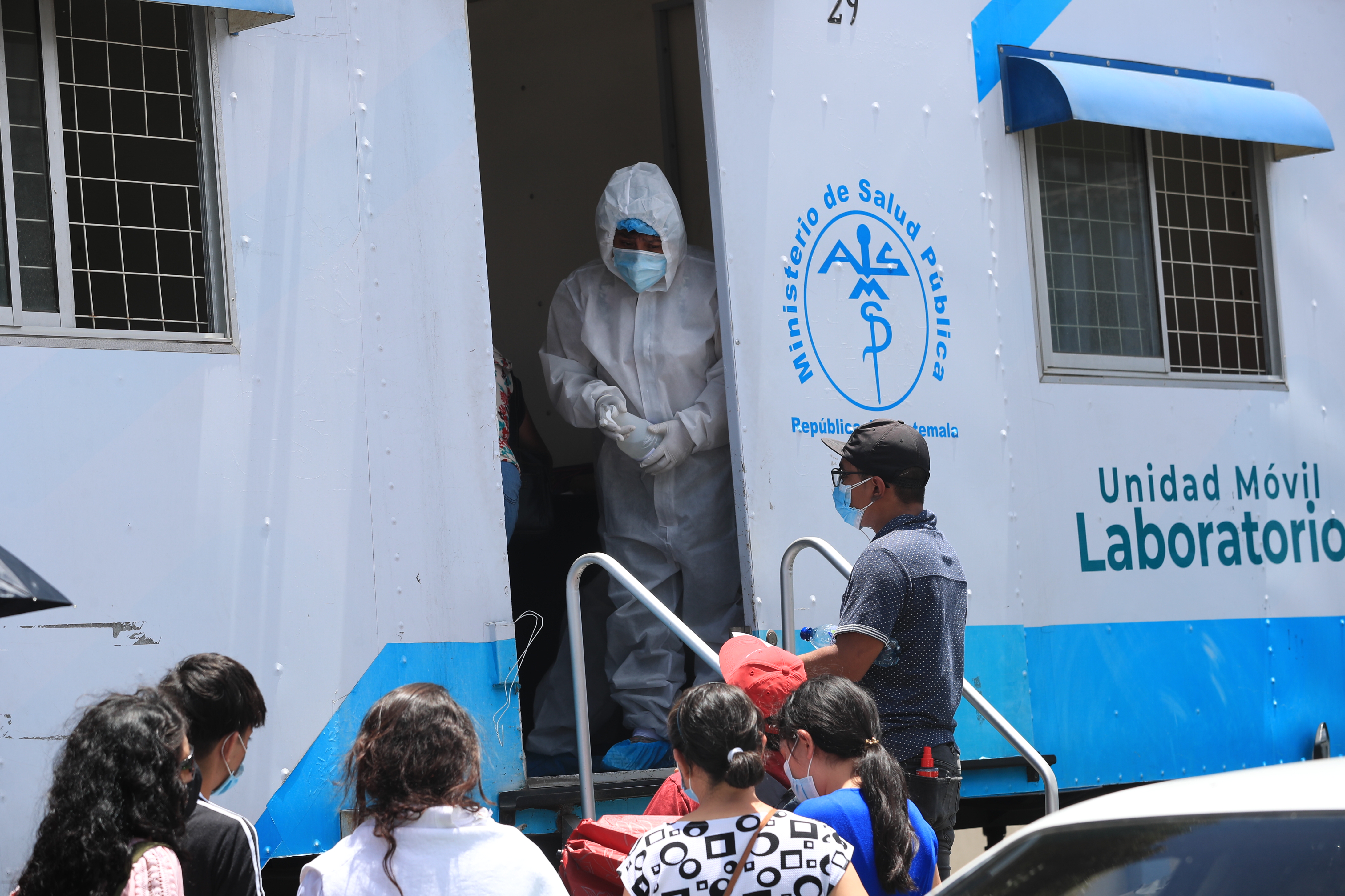 La cartera de Salud confirmó que se detectó más de una veintena de casos de los nuevos sublinajes del Covid-19. (Foto Prensa Libre: Elmer Vargas)