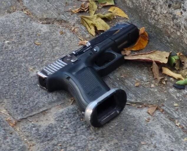 Pistola ilegal que portaban asaltantes capturados en Chiquimula