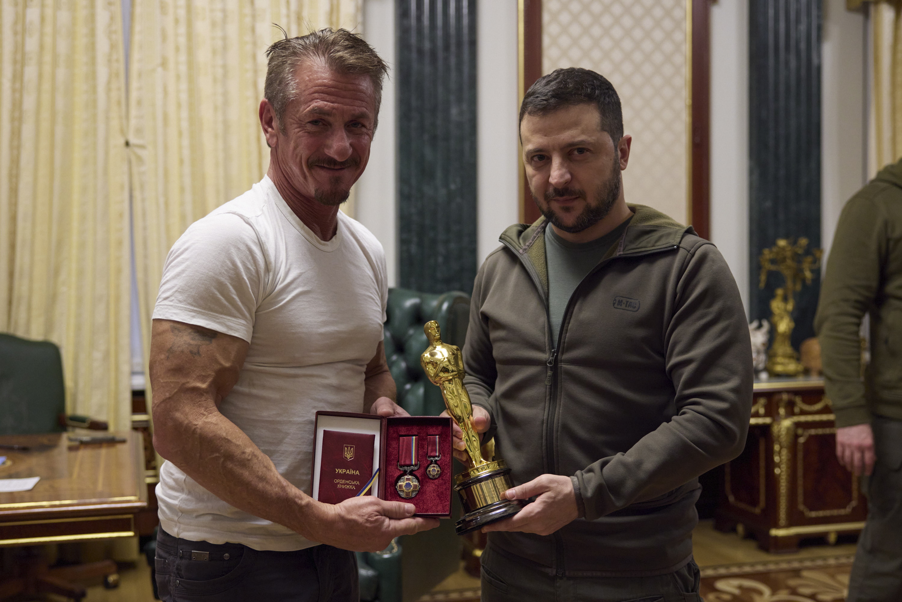 Sean Penn y Volodímir Zelenski