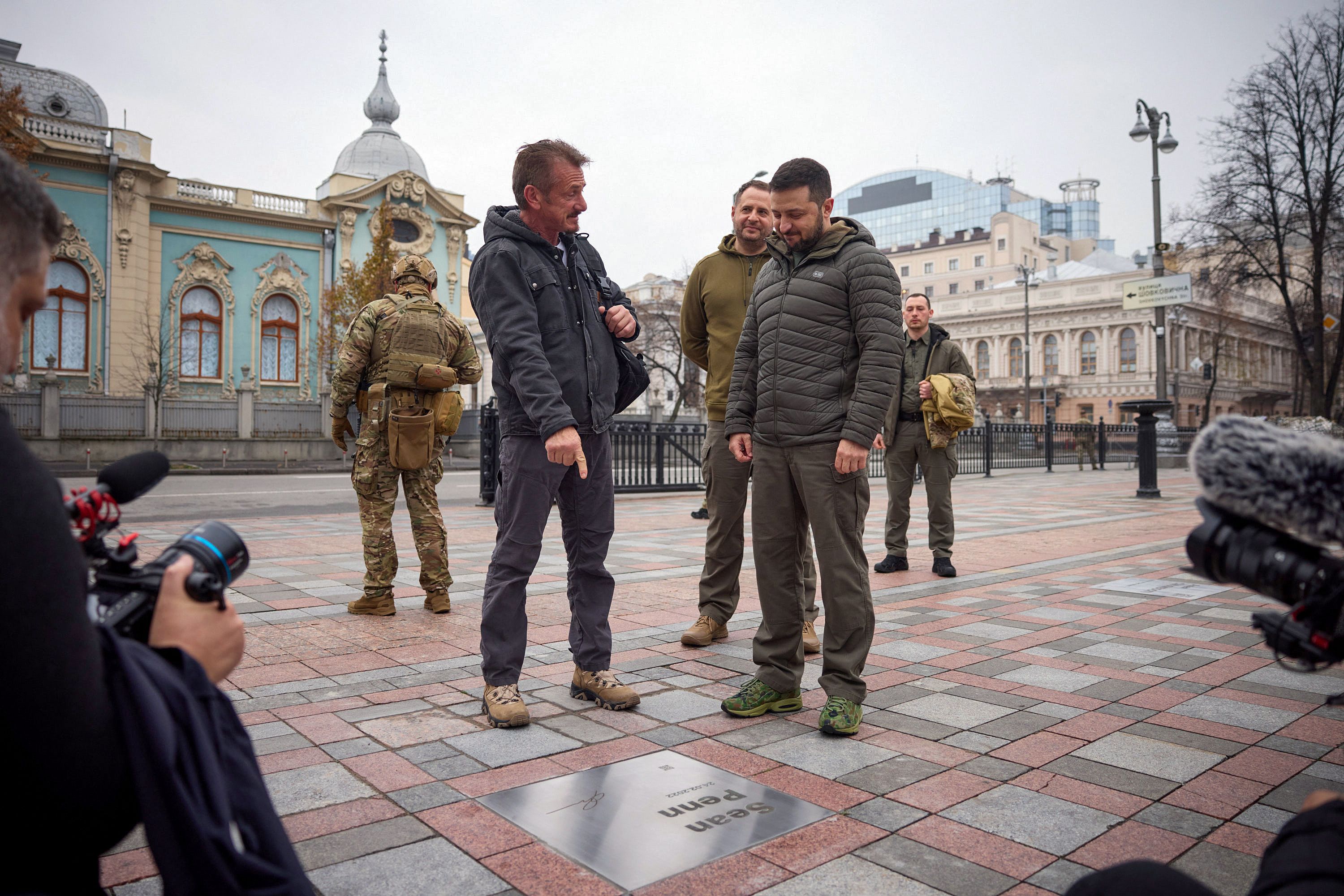 Sean Penn y Volodímir Zelenski 