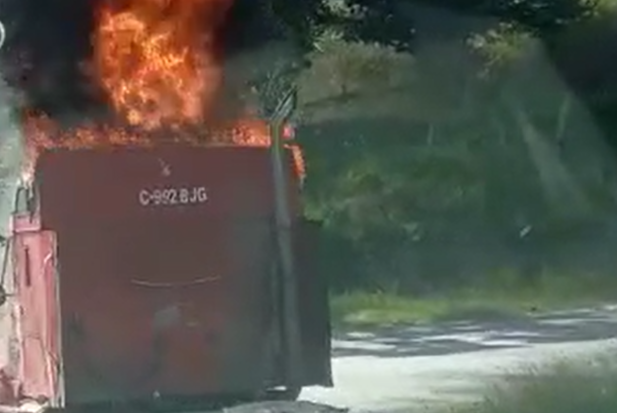 Tráiler se incendia en Zacapa