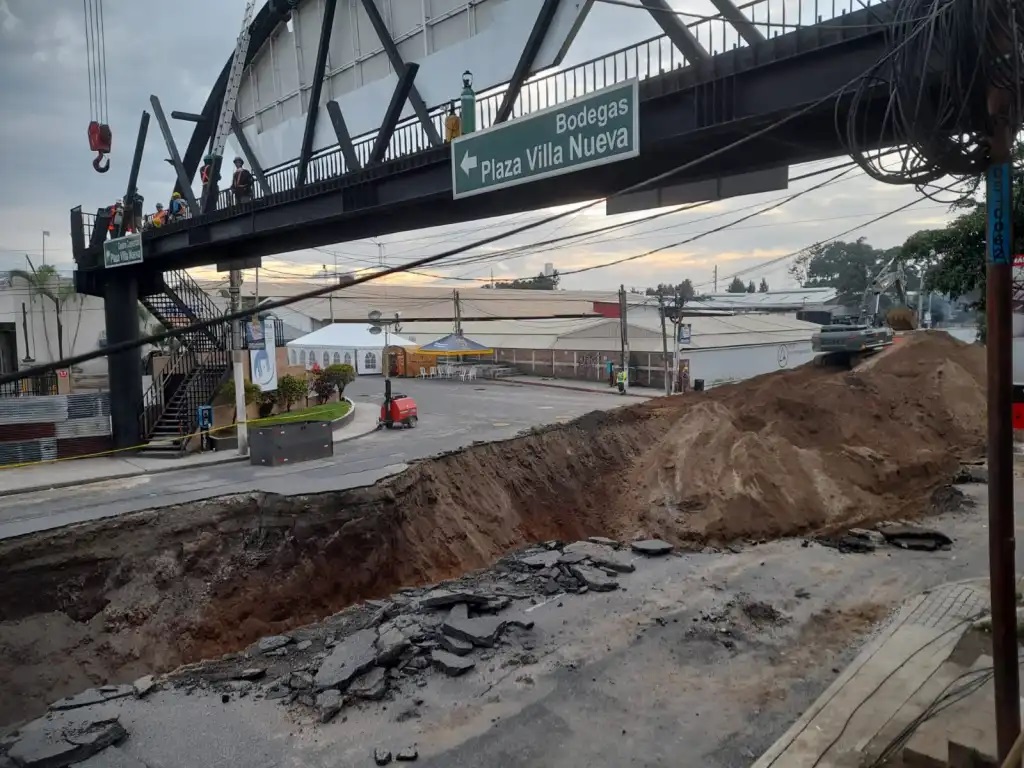 El nuevo informe permitirá conocer la magnitud de las cavernas que se formaron en el área subterránea de la calzada Concepción. (Foto Prensa Libre Andrea Domínguez)