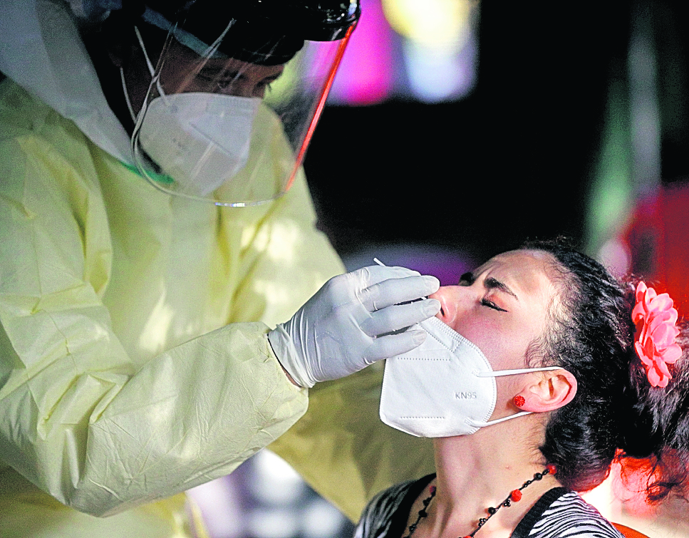 Las nuevas variantes de covid-19 amenazan con aumento de casos en temporada navideña. (Foto Prensa Libre: Hemeroteca PL)