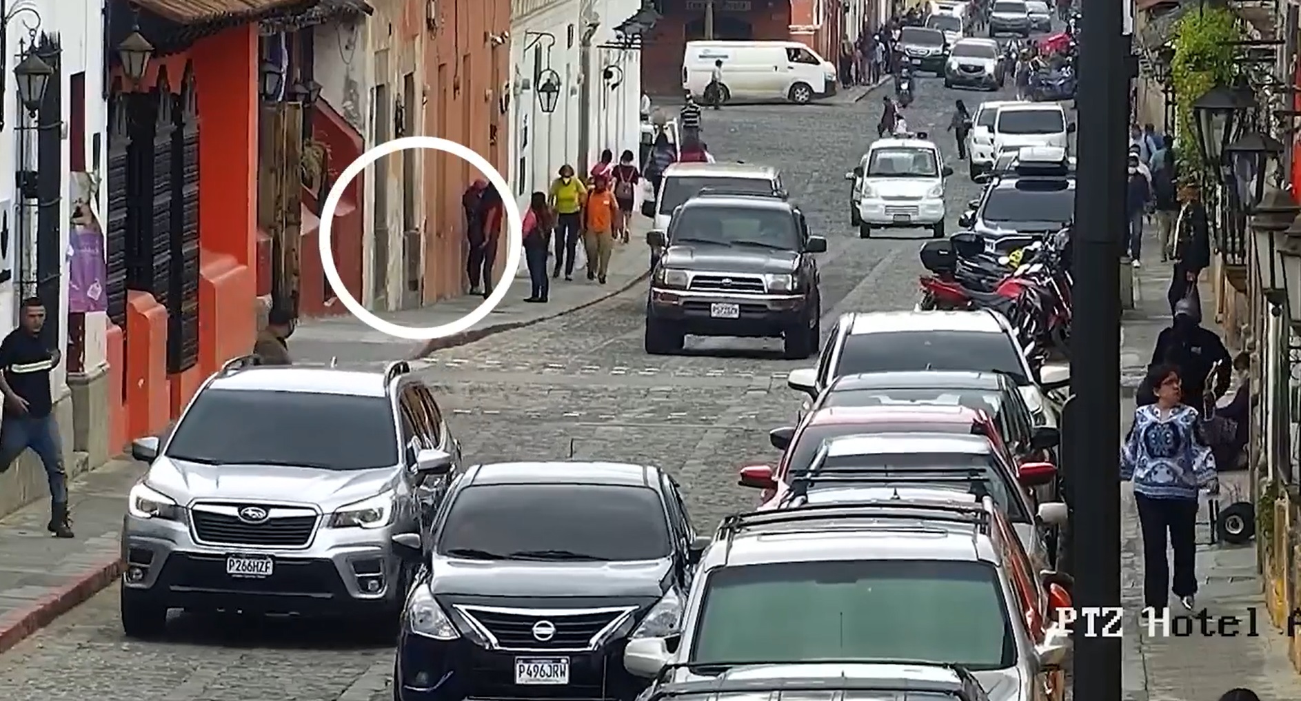 Un joven denunció haber sido objeto de una estafa y las autoridades identificaron a las presuntas responsables. (Foto Prensa Libre: captura de video)