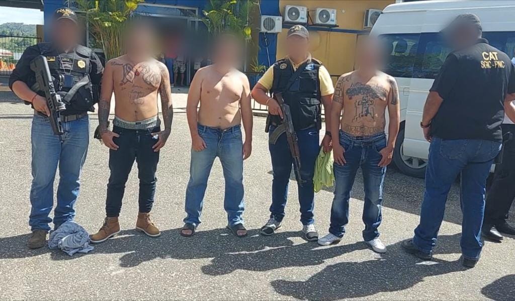 Tres ciudadanos salvadoreños, vinculados con el Barrio 18 y la Mara Salvatrucha, fueron detenidos en la zona de adyacencia entre Belice y Guatemala. Fueron expulsados al final. Foto PNC.