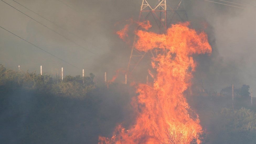 El incendio comenzó en la tarde. (REUTERS)