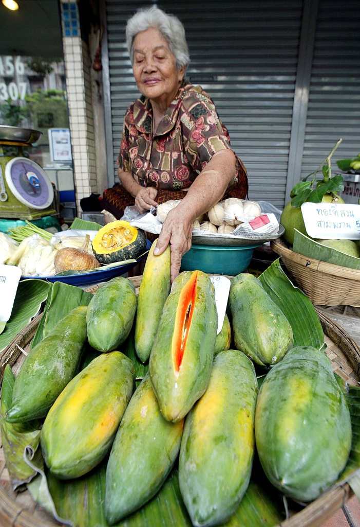 Papaya: Ayuda a la digestión y es rica en fibra, vitaminas, enzimas y sales minerales 