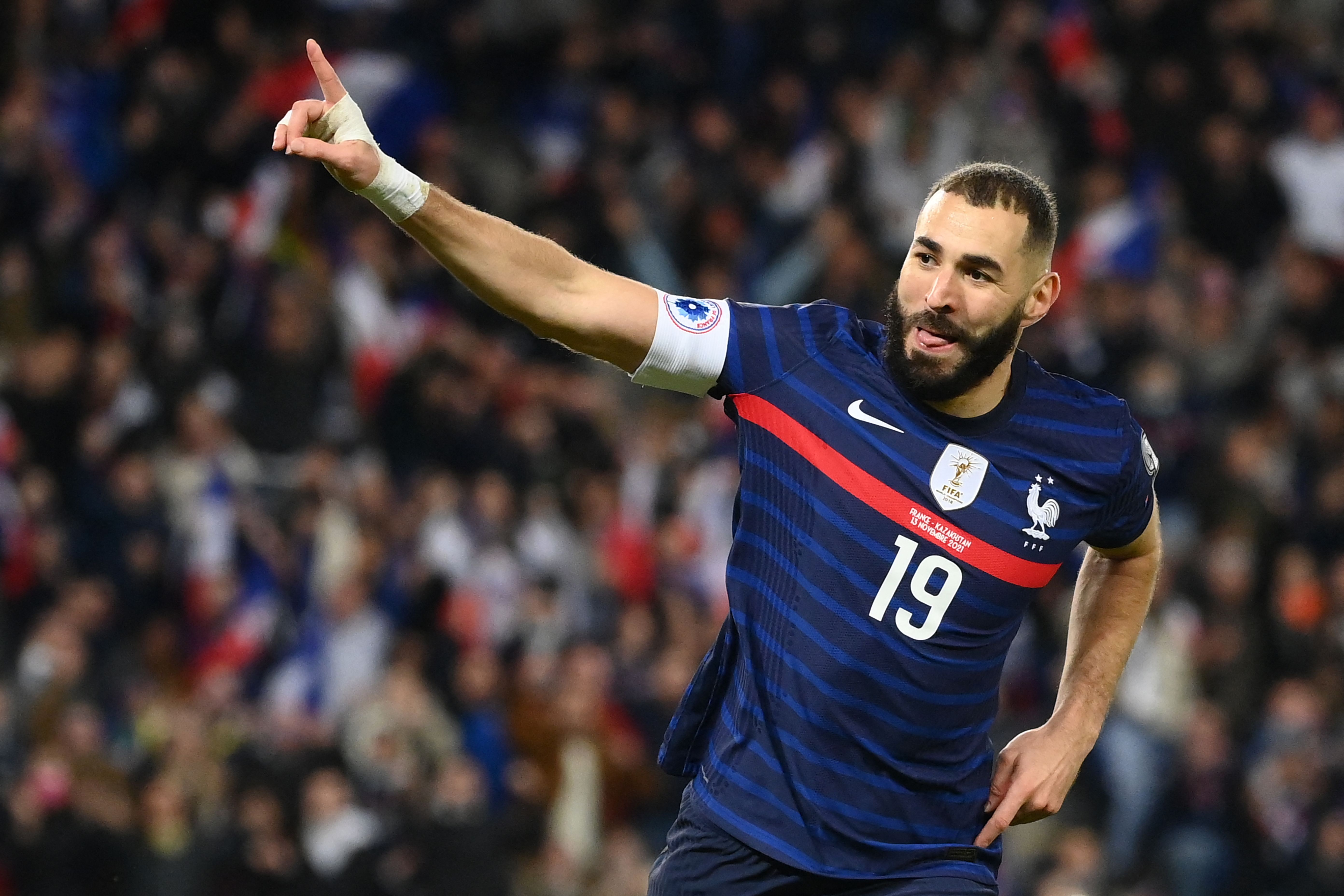 Benzema, durante un partido de clasificación al Mundial de Qatar. Foto Prensa Libre (AFP)