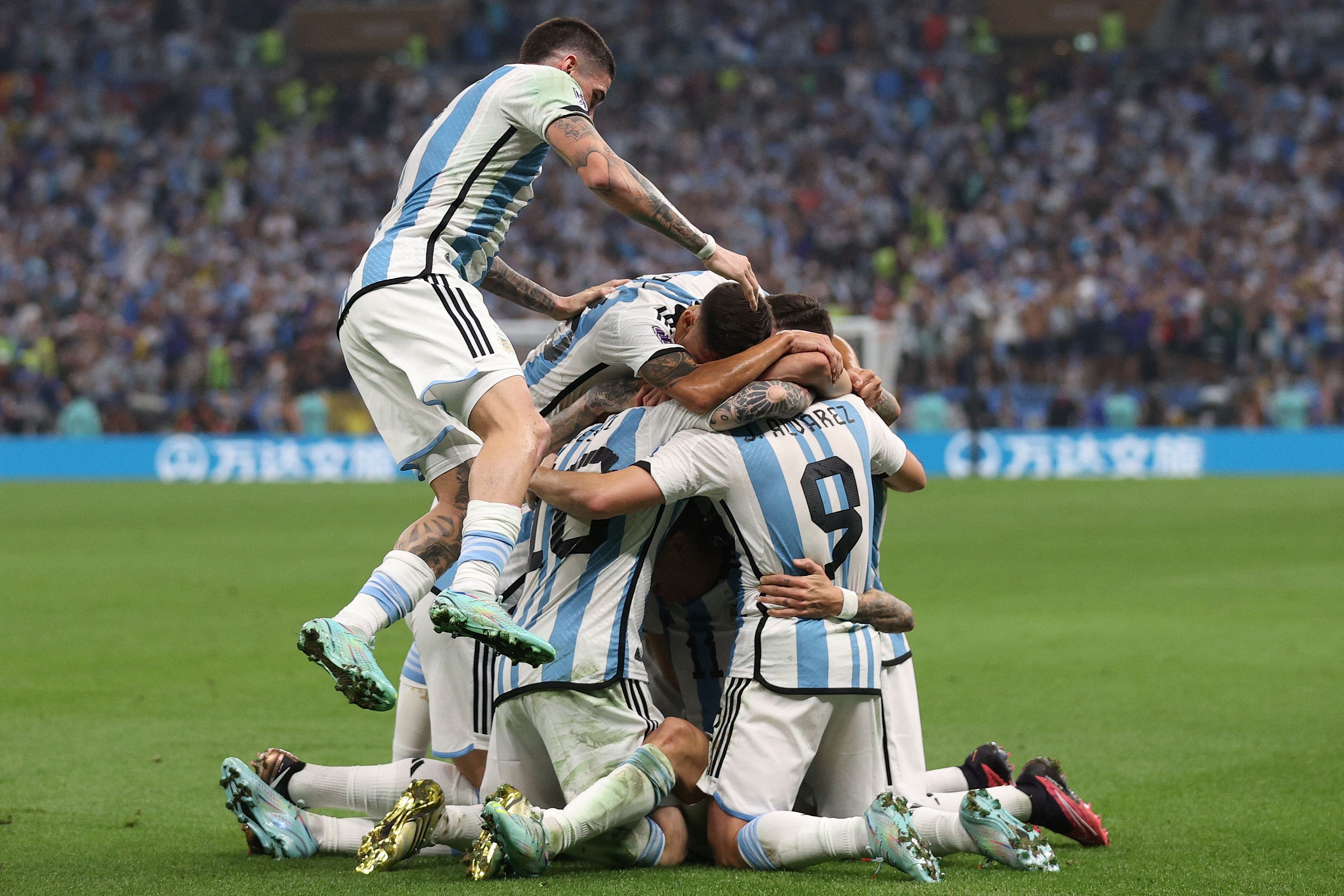 Argentina logró su primer campeonato mundial luego de 36 años, este domingo en Qatar. (Foto Prensa Libre: AFP)