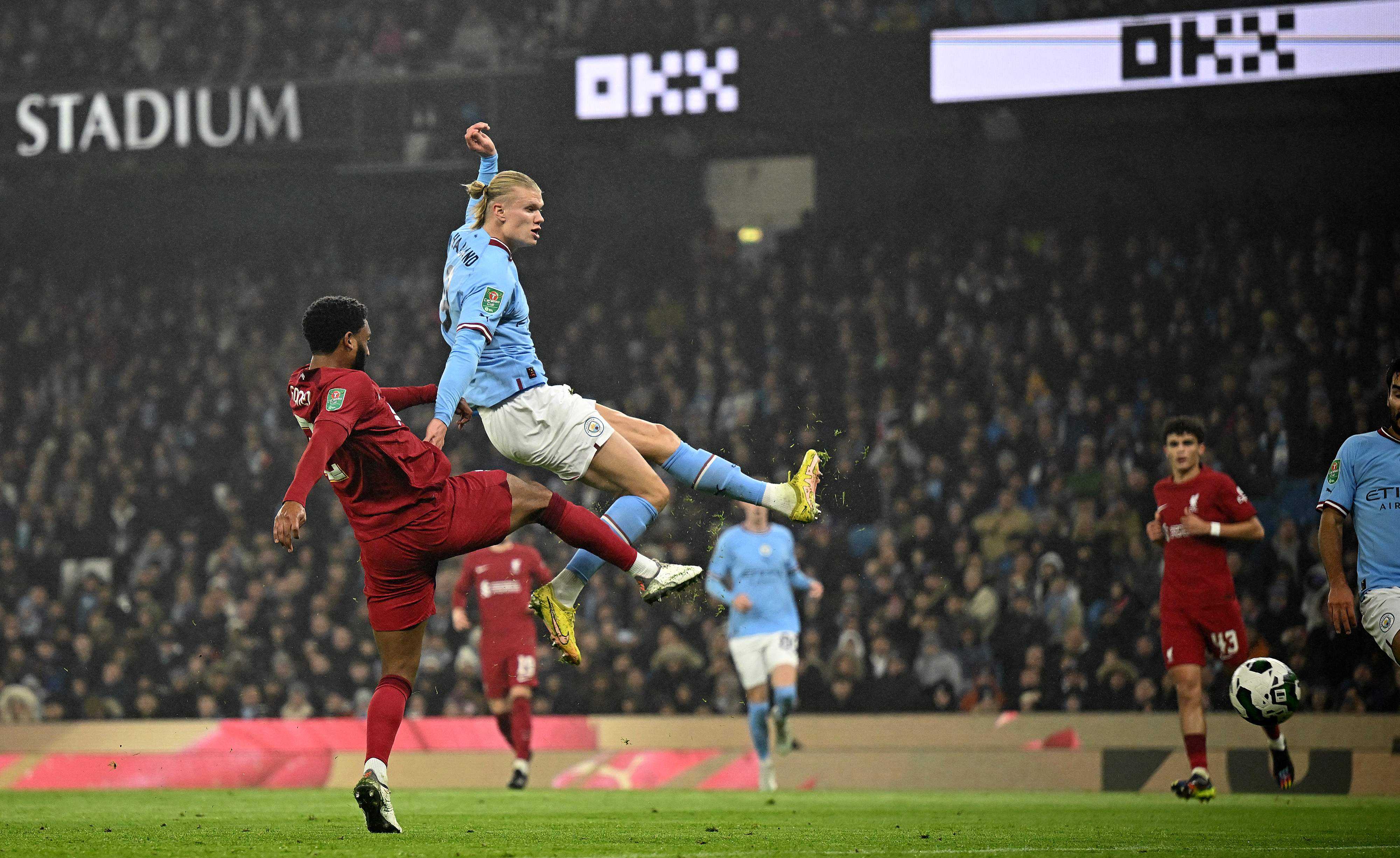 Haaland anotó el primer gol del partido este jueves ante el Liverpool. Foto Prensa Libre (AFP)