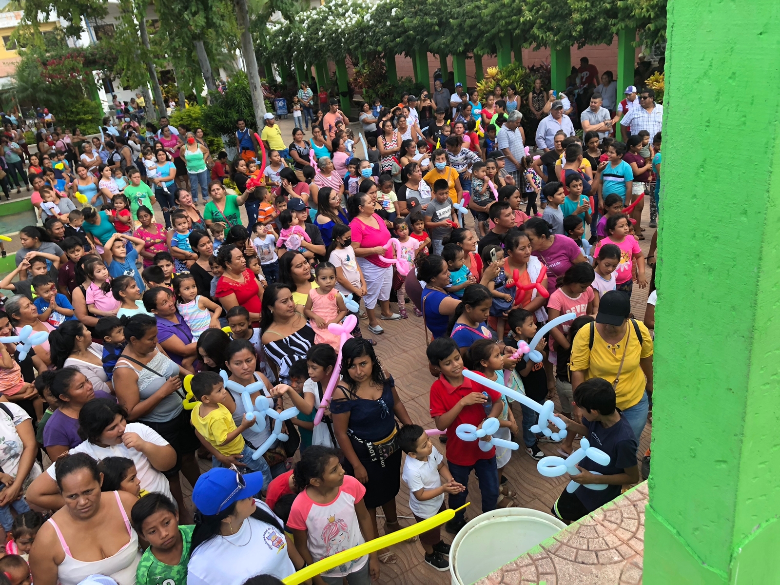 Los pequeños y sus padres pudieron disfrutar de un momento de felicidad previo a la celebración de Navidad. (Foto: Cortesía)