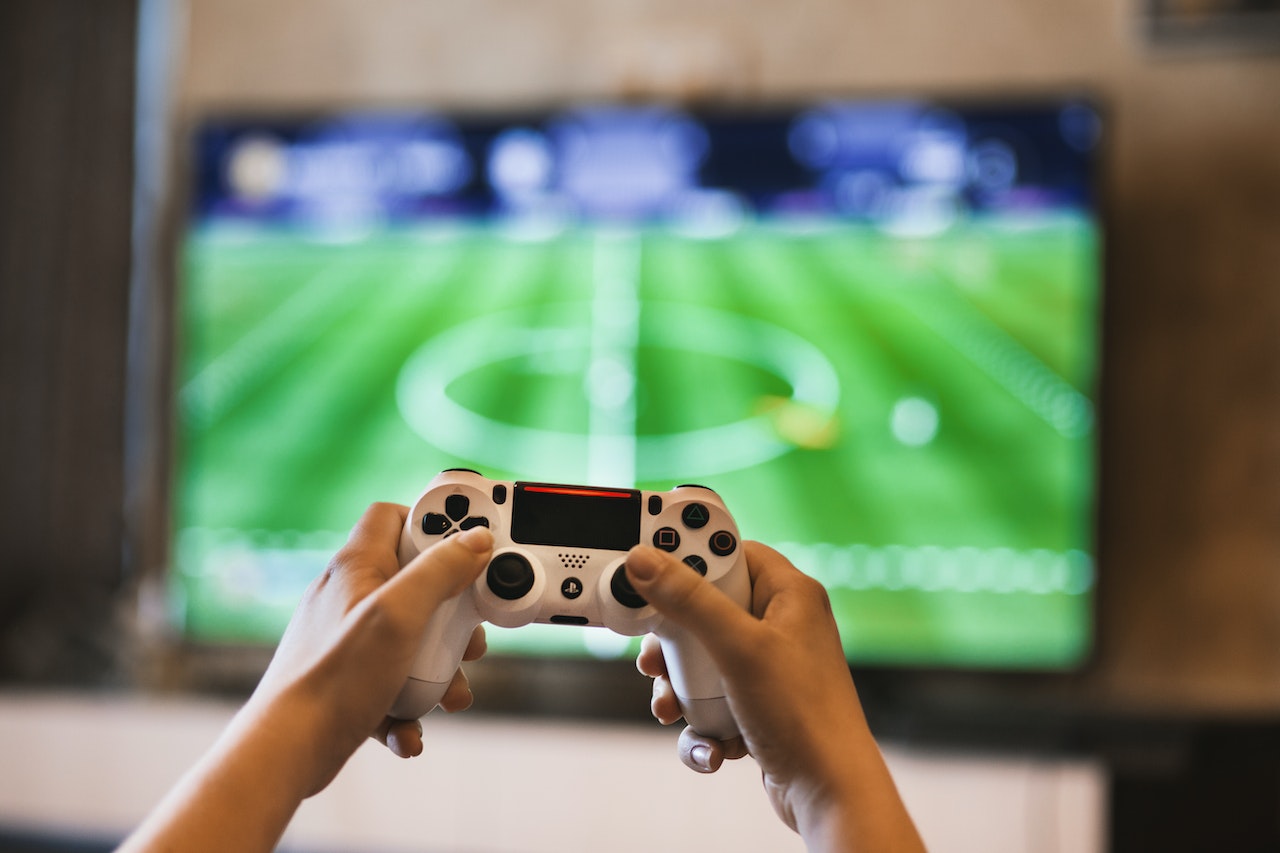 Las cuentas de videojuegos necesitan protección de ciberseguridad, así como otros dispositivos conectados a Internet. (Foto Prensa Libre: EVG Kowalievska en pexels.com).