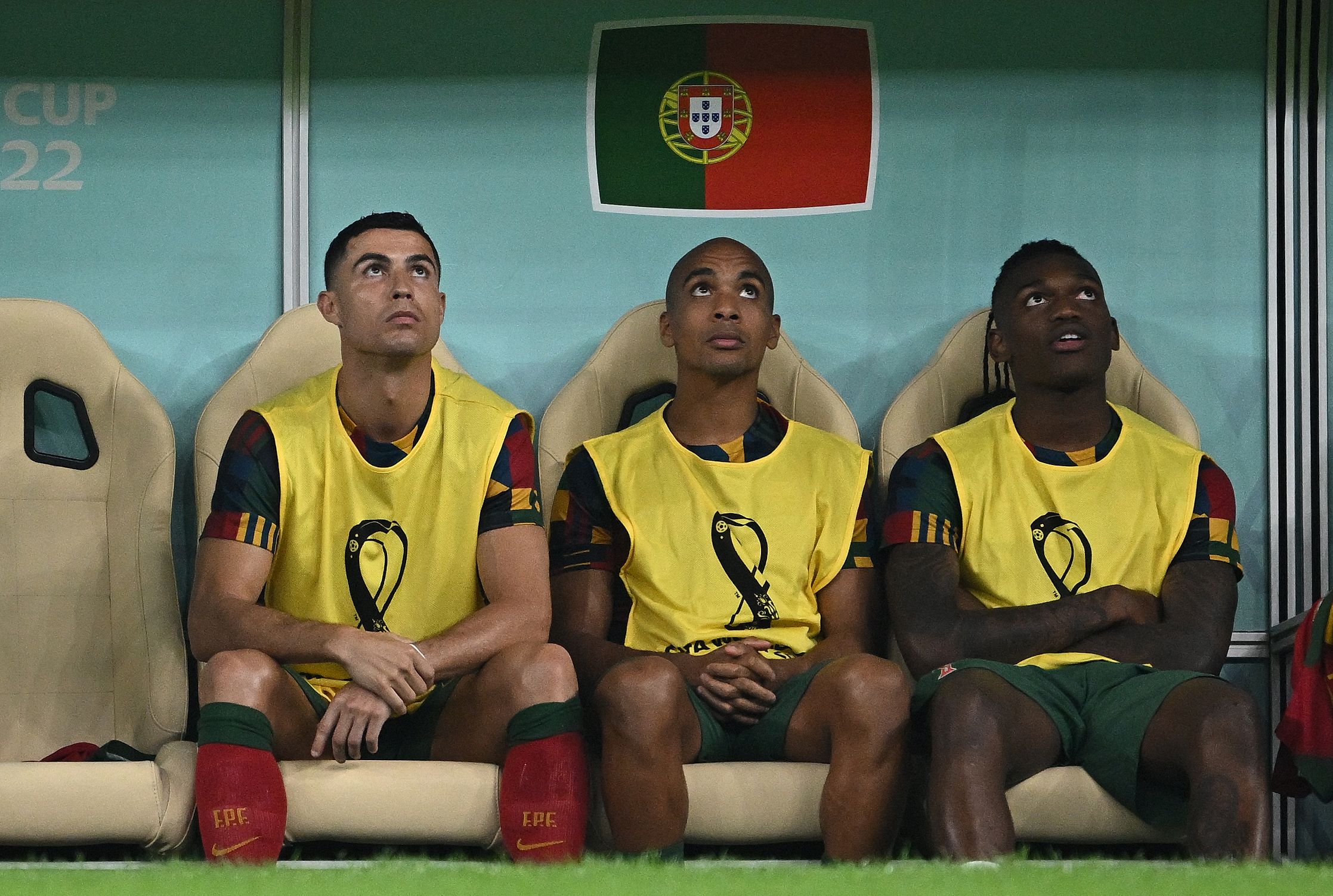 Cristiano Ronaldo está en el banquillo para el duelo contra Suiza en Qatar 2022. (Foto Prensa Libre: AFP)