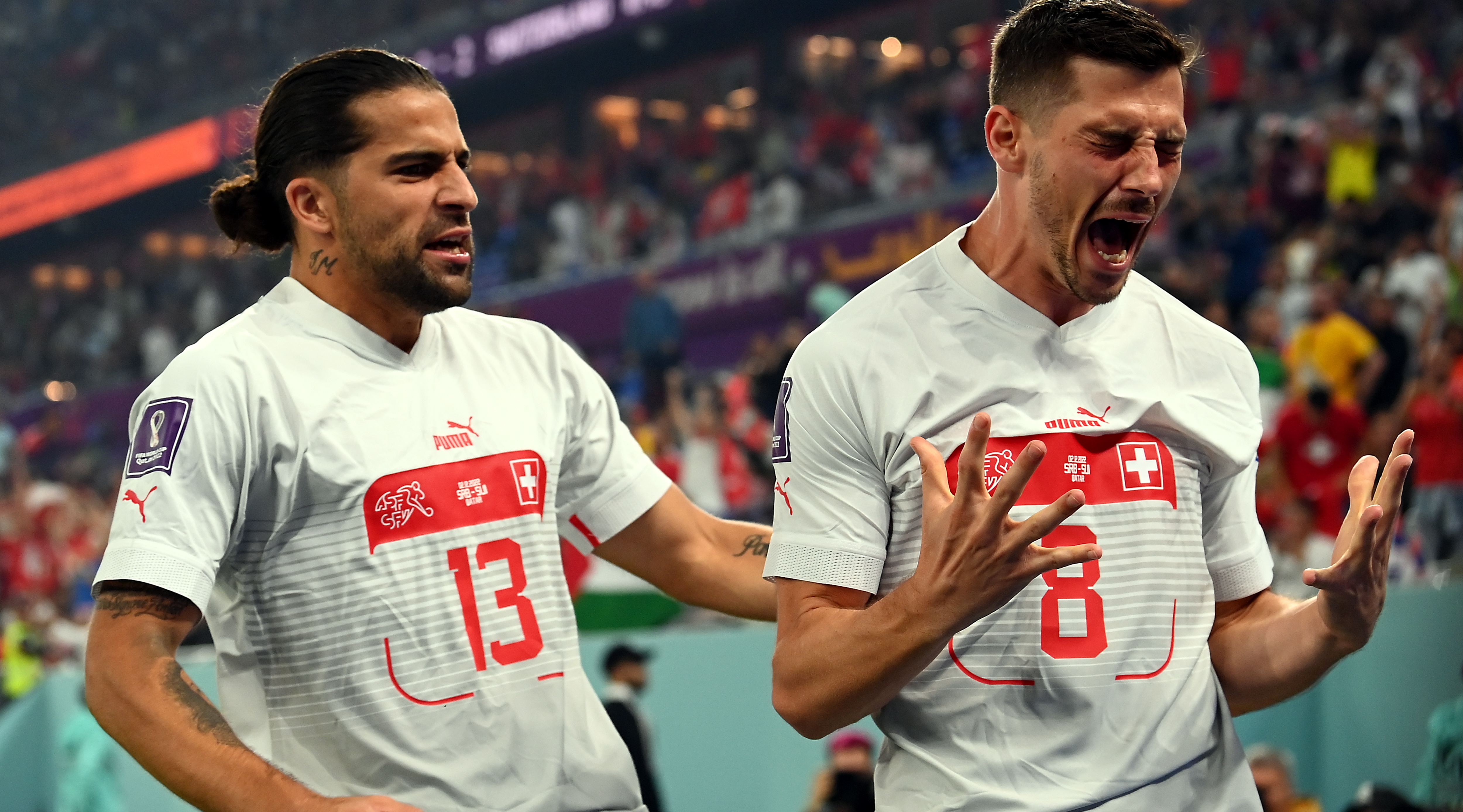 Remo Freuler festeja el tercer gol de Suiza frente a Serbia. (Foto Prensa Libre: EFE)