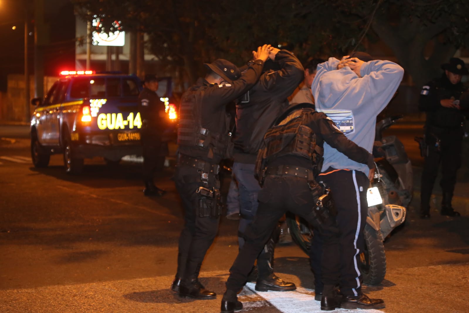 La PNC dejó de publicar los nombres de las personas detenidas por orden de la jueza Patricia Gámez. (Foto Prensa Libre: @PNCdeGuatemala) 