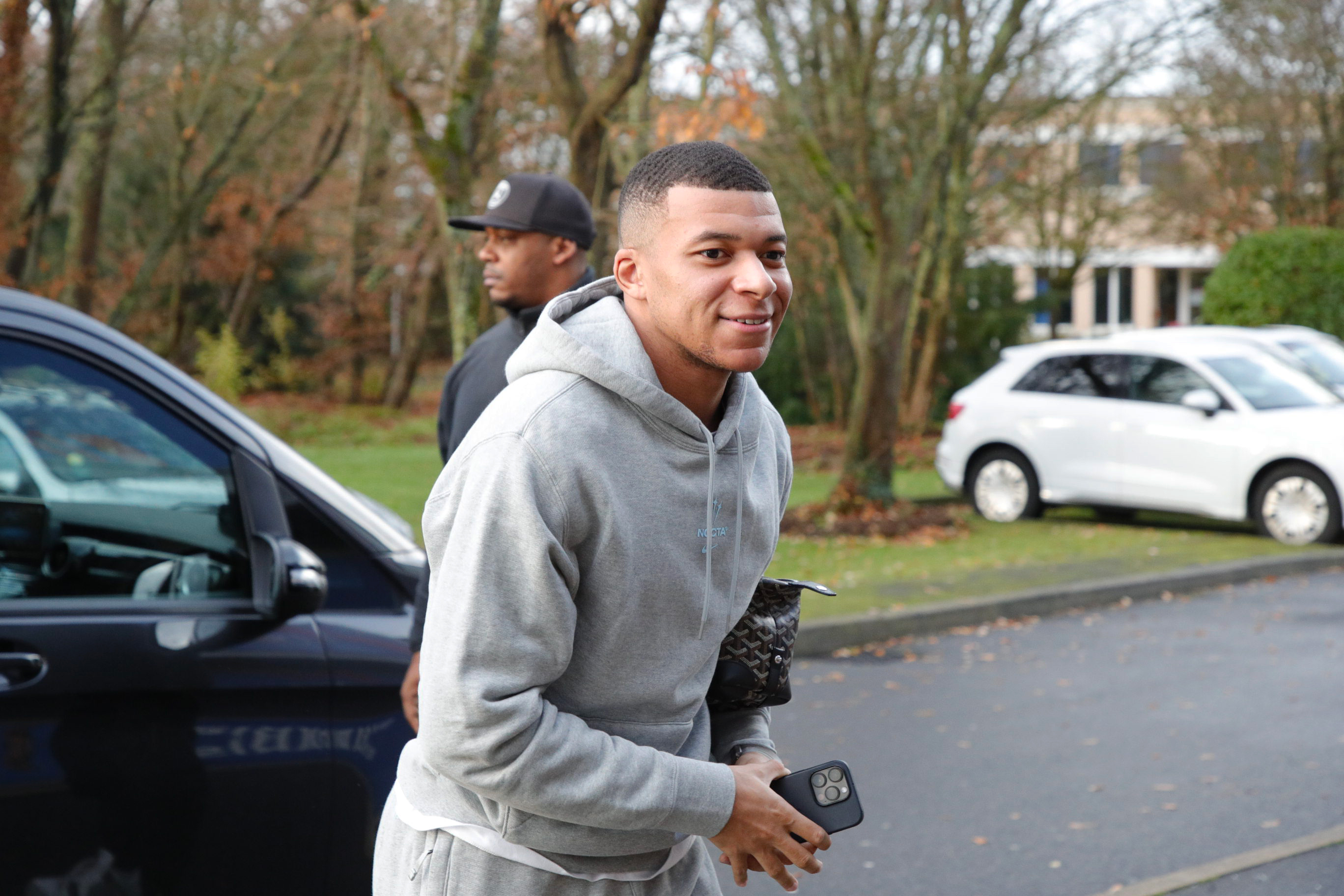 Kylian Mbappé se reportó a los entrenos del PSG este miércoles. Foto Prensa Libre (PSG)