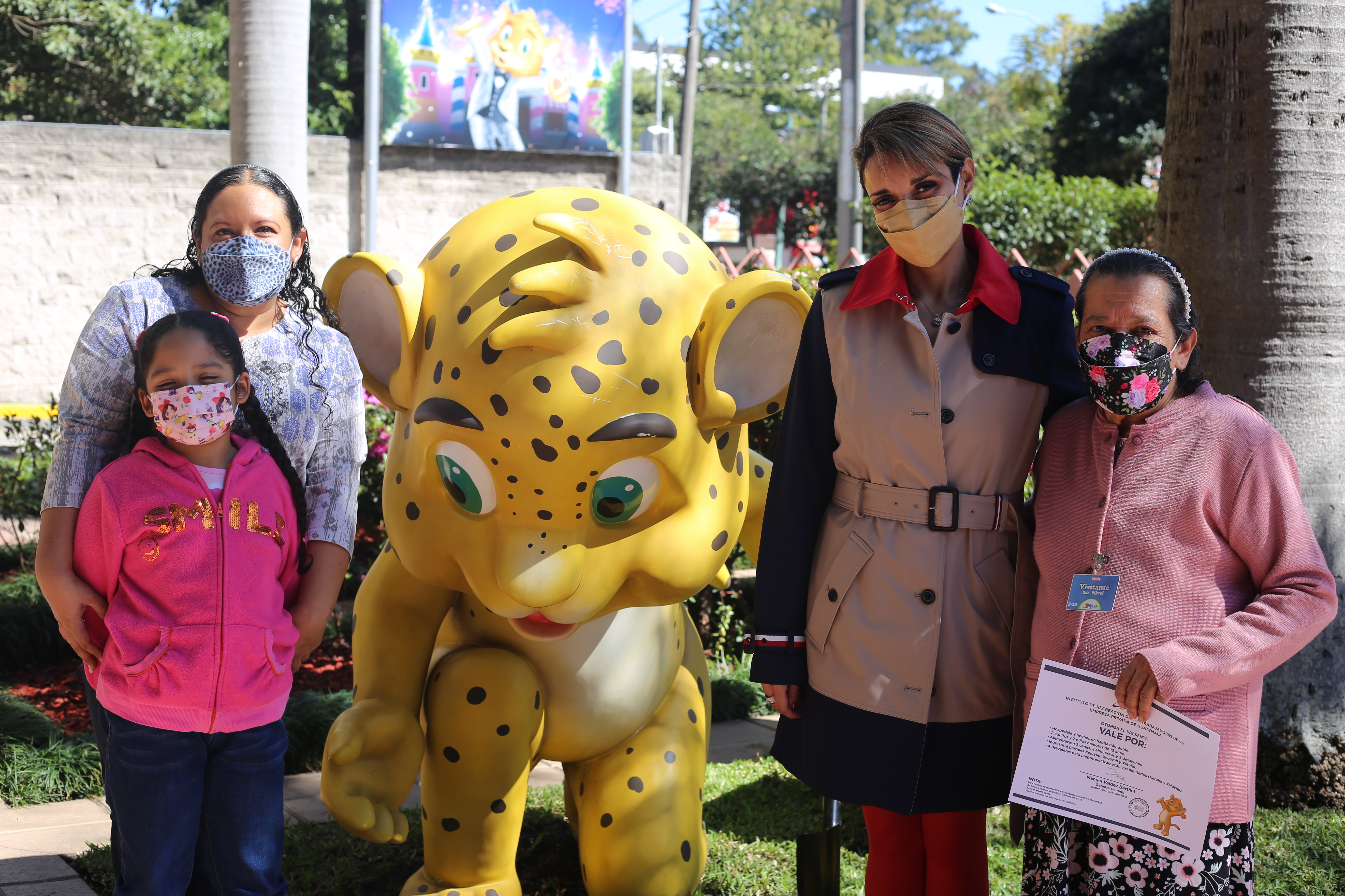 21 días de dar felicidad: Sobreviviente de cáncer recibe un viaje a parque de diversiones (Día 15)