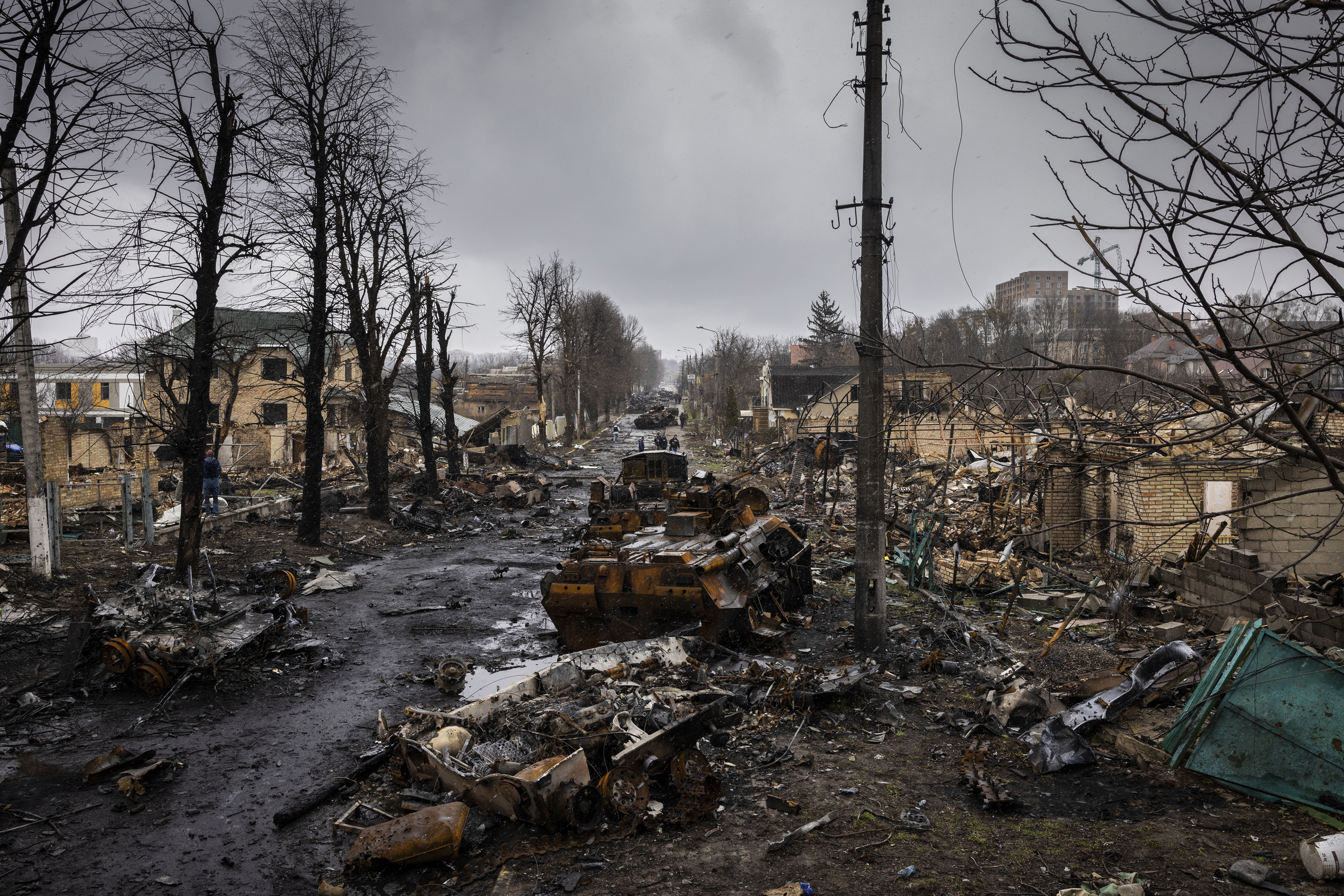 Restos de un convoy ruso en Bucha, Ucrania, el domingo 3 de abril de 2022. (Foto Prensa Libre: Ivor Prickett/The New York Times)