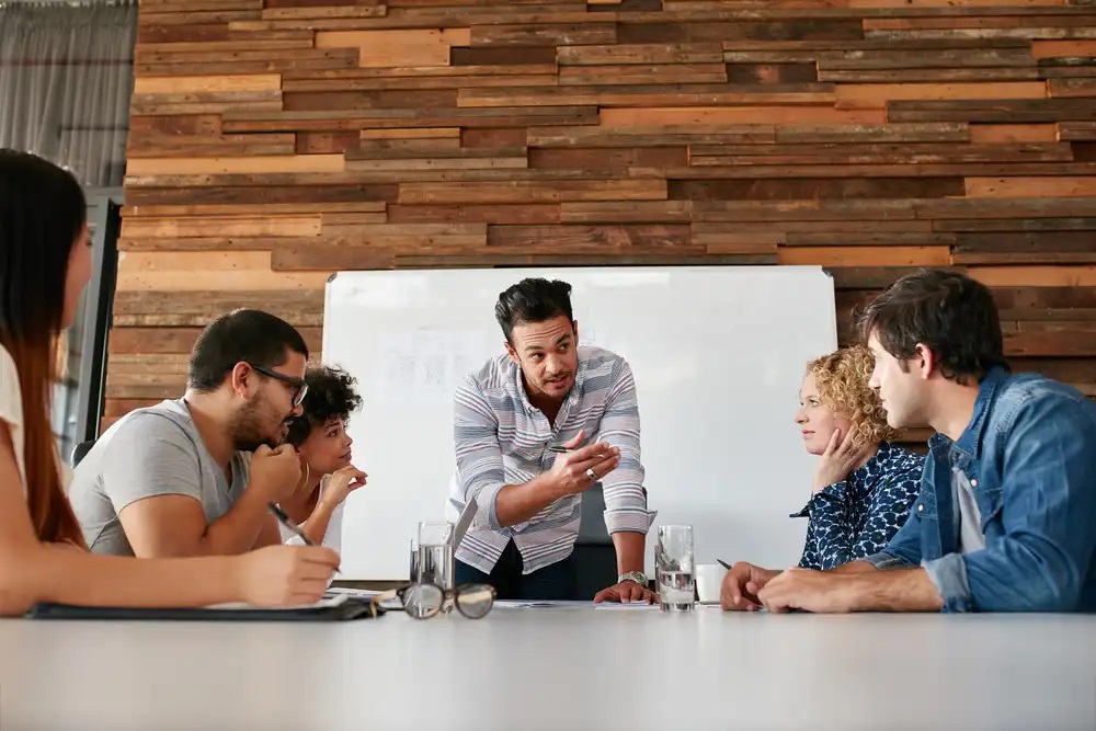 Las empresas de hoy buscan contratar a personas con conocimientos de informática y con especialidades en carreras técnicas, innovadores y con capacidad de adaptación a las nuevas tendencias. (Foto Prensa Libre: Hemeroteca PL).