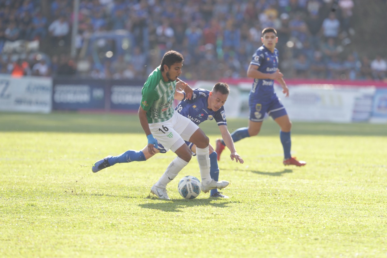 Antigua GFC y Cobán Imperial definirán al campeón este domingo. Foto Prensa Libre (Douglas Suruy)