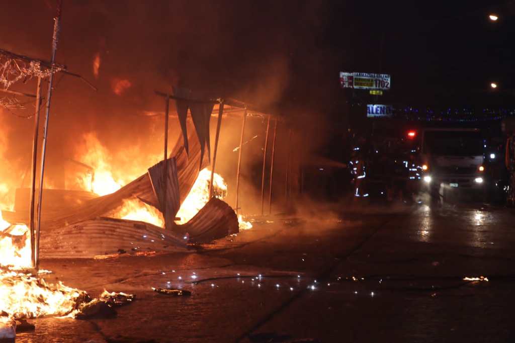 Incendio en zona 9: Hombre resulta con fuertes quemaduras al intentar manipular cables de alta tensión y bomberos revelan más datos del siniestro 