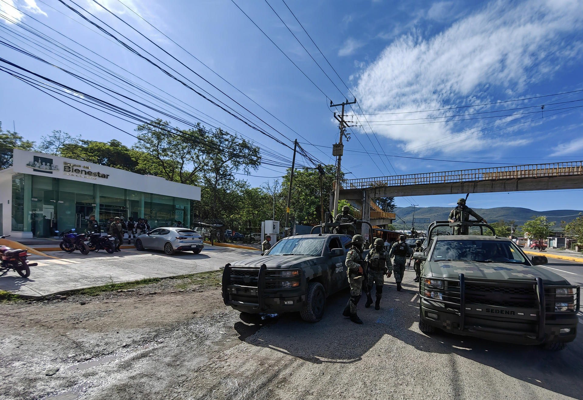 Miembros del Ejercito Mexicano y Policías Municipales