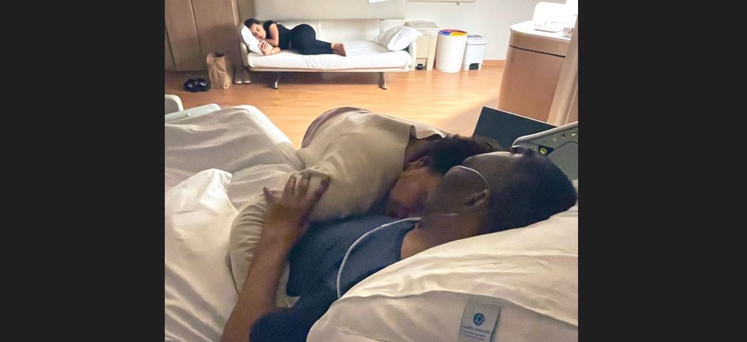 Pelé junto a sus hijas en el hospital. (Foto Prensa Libre: @iamkelynascimento)