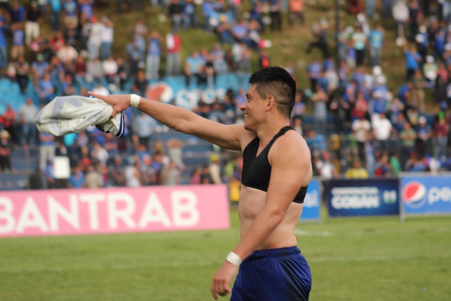 Robin Betancourth fue el héroe de los "príncipes azules" al anotar un golazo que significó la ventaja en la serie final sobre Antigua. (Foto Prensa Libre: CSD Cobán Imperial)