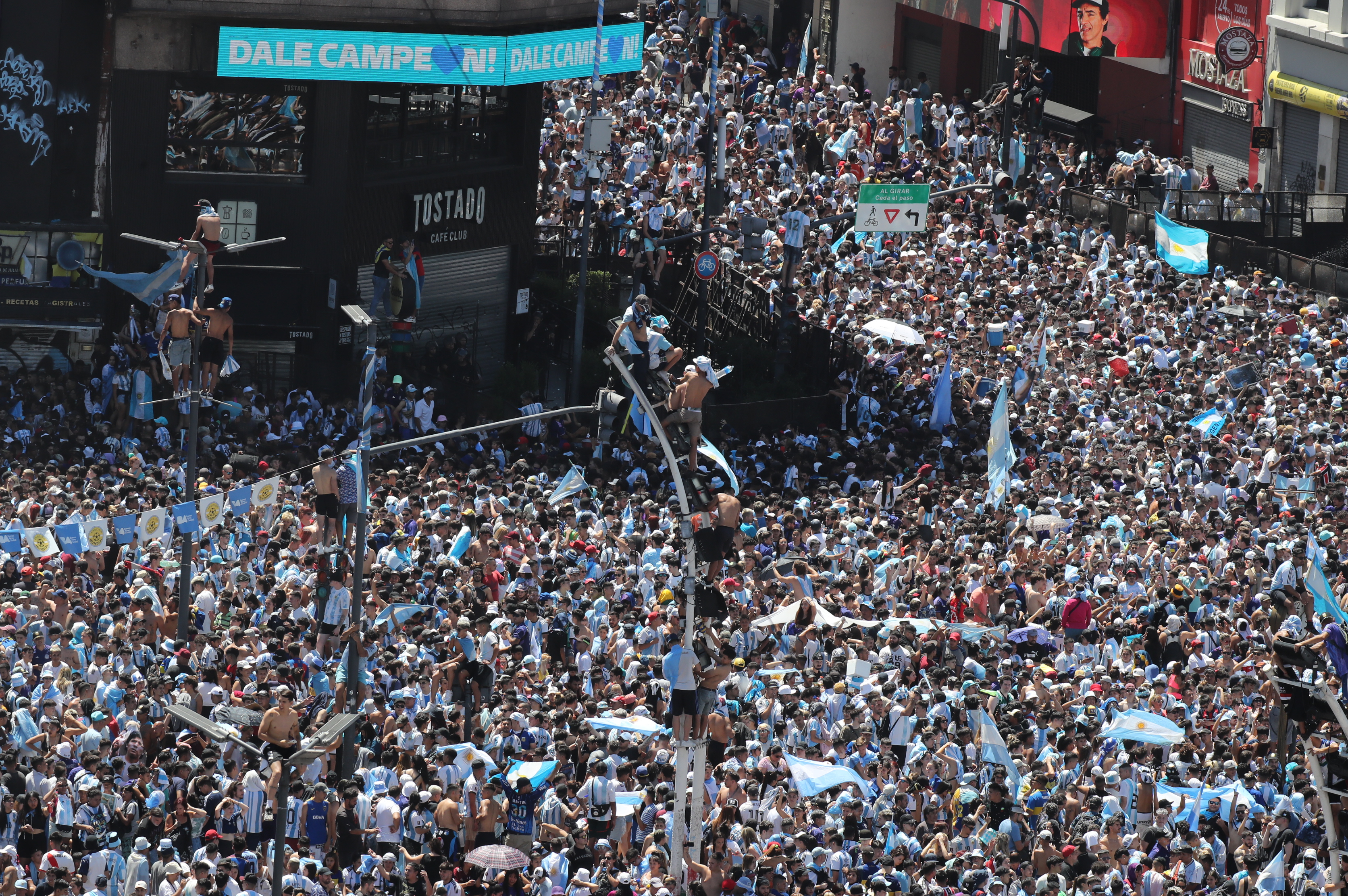 Hinchas de Argentina celebran victoria en Qatar 2022