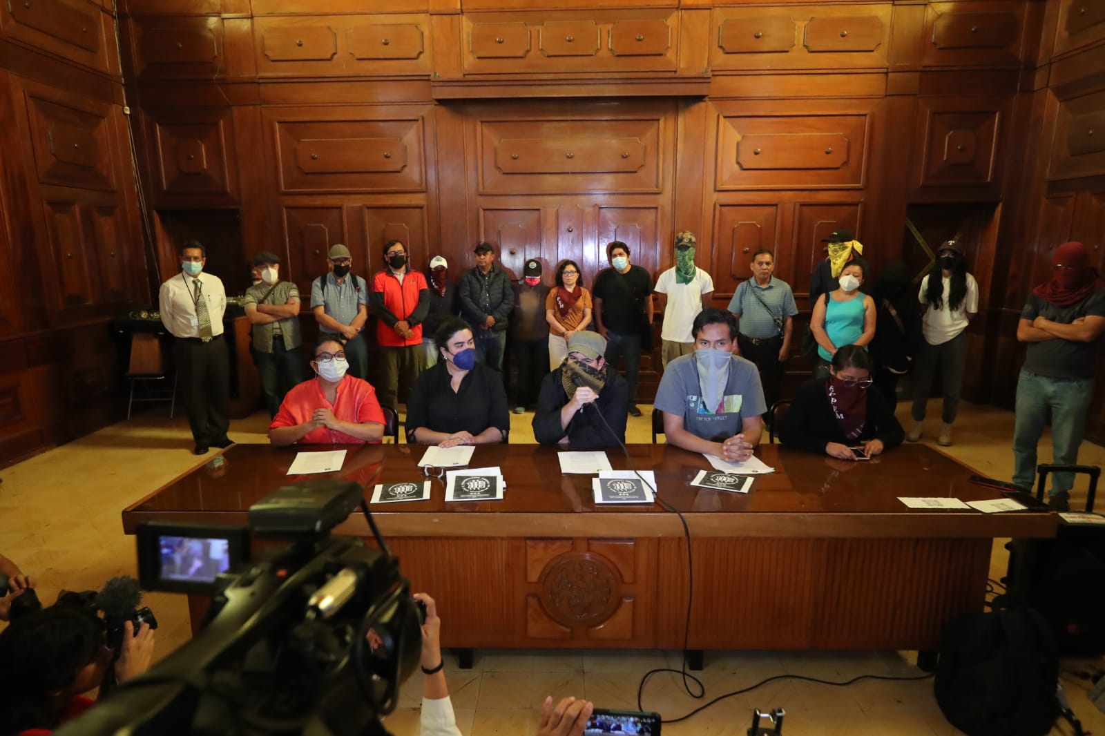 Estudiantes que integran la Coordinadora General de Estudiantes exigen el regreso a clases presenciales en la Usac. (Foto Prensa Libre: Élmer Vargas)