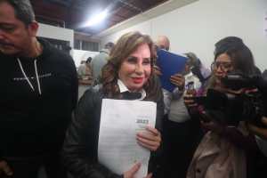 El tercer partido en iniciar su proceso de inscripción fue la UNE, con Sandra Torres como candidata a la presidencia. 