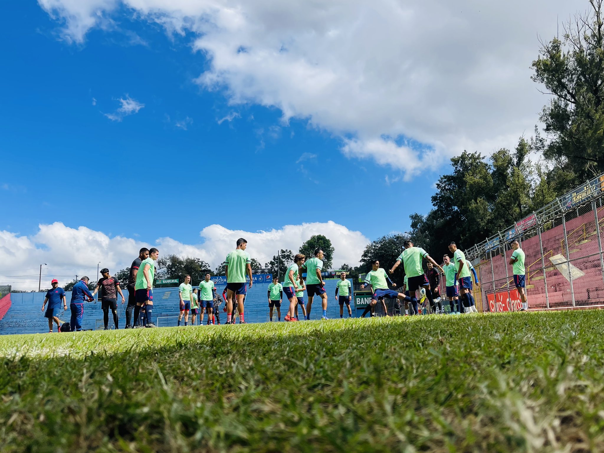 Imagen del último entrenamiento de Municipal, antes de afrontar la tercera jornada del torneo. (Foto Prensa Libre: CSD Municipal)