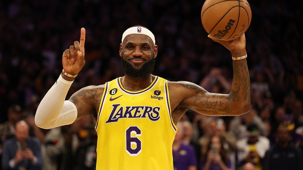 LeBron James batió una marca que desde 1984 estuvo en poder de Kareem Abdul-Jabbar.