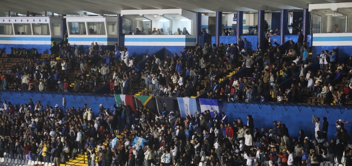 La afición espera poder festejar la clasificación al Mundial de Perú. (Foto Prensa Libre: Hemeroteca PL)