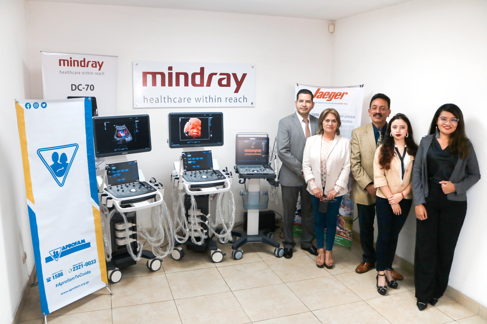 Dr. Edwin Mayén, director ejecutivo, Dra. Elsy Camey, presidenta, Lic. Hugo Rodríguez, Tesorero, Licda. Karina Menéndez, Vocal II; y Licda. Marlene Ruíz, Vicepresidenta de Junta Directiva. Foto Prensa Libre: Cortesía