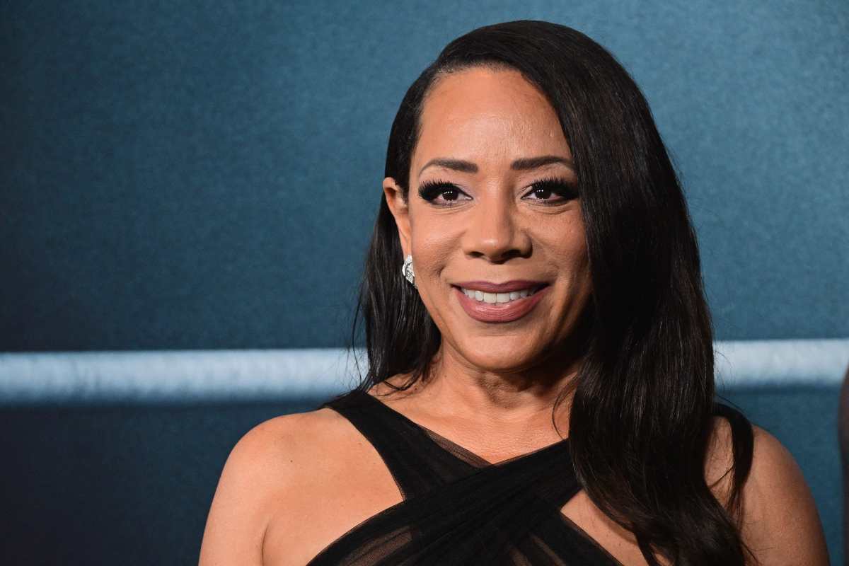 La actriz estadounidense Selenis Leyva en el estreno de Creed III en Los Ángeles en el Teatro Chino TCL en Hollywood, California, el 27 de febrero de 2023. (Foto Prensa Libre: Robyn BECK / AFP)