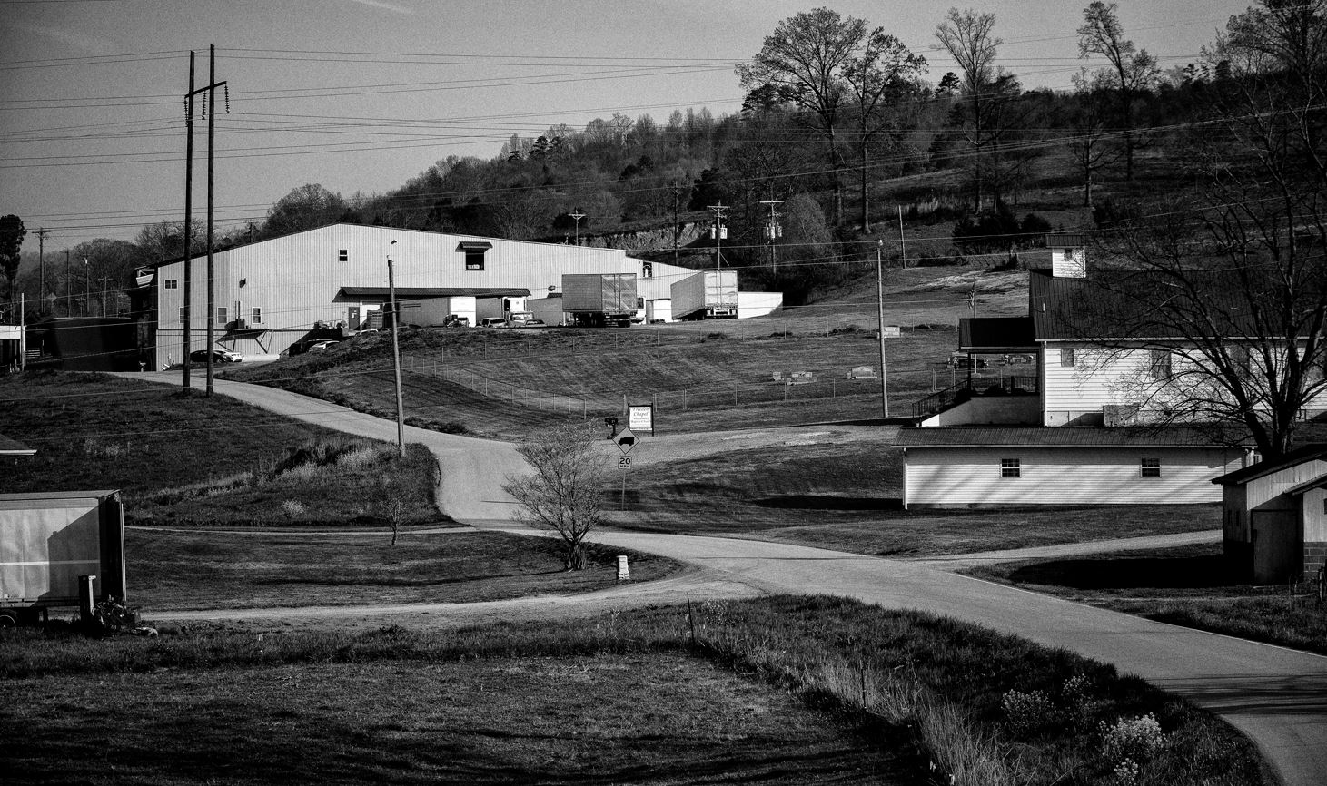 La planta procesadora de carne Southeastern Provision, lugar en que ocurrió la redada con agentes armados del Departamento de Seguridad Nacional y el Servicio de Impuestos Internos, en Bean Station, Tennessee, el 13 de abril de 2018. (Charles Mostoller/The New York Times)