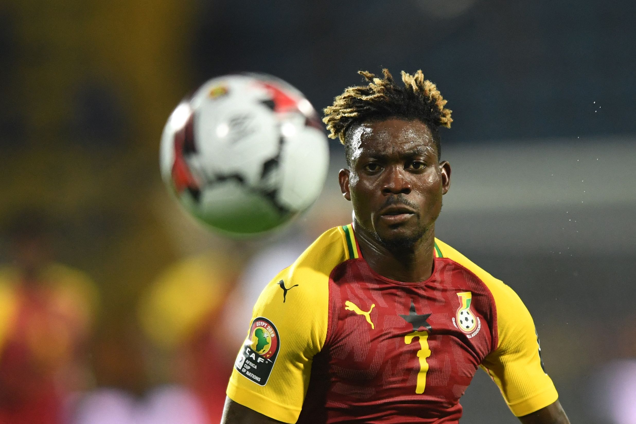 El mediocampista de Ghana, Christian Atsu, sigue desaparecido luego de los terremotos de Turquía que han dejado miles de muertos. (Foto Prensa Libre: AFP)