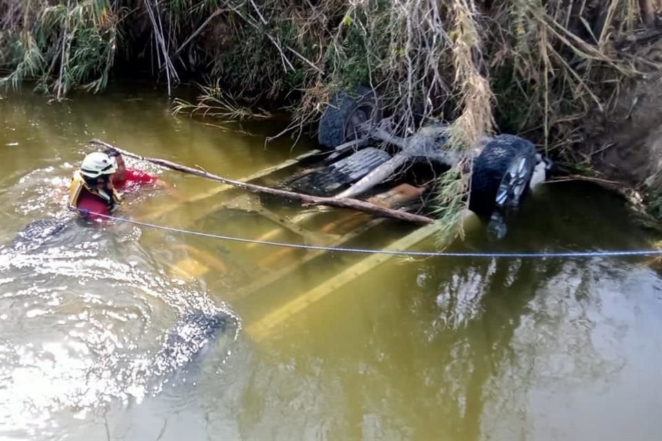 El accidente en el que murieron los 14 migrantes, entre ellos 11 guatemaltecos, ocurrió en Pesquerías, Nuevo León, México. (Foto Prensa Libre: Tomada del Twitter @revistacodigo21)    